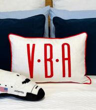 Load image into Gallery viewer, Pure Linen Appliqué Pillow Cover
